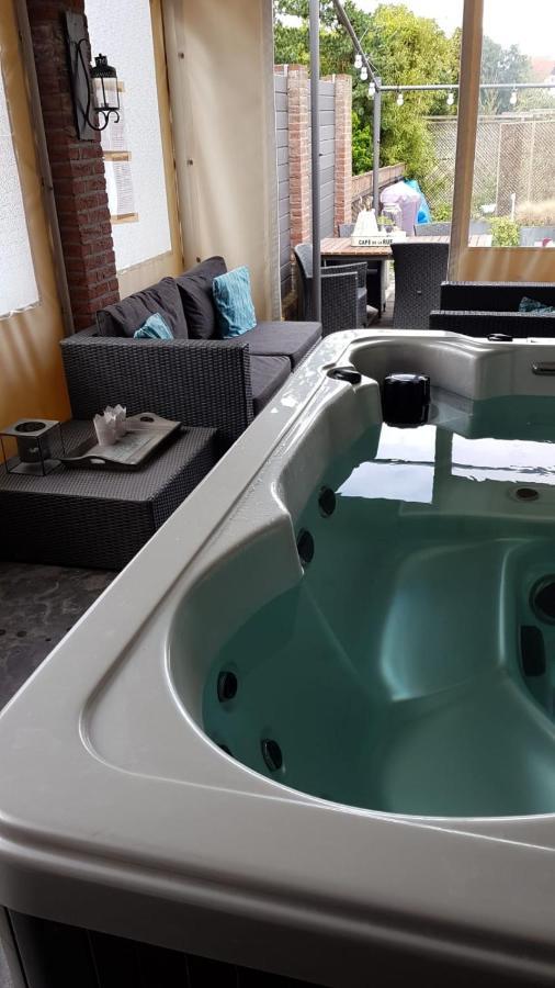Het Gildehuis Met Sauna En Jacuzzi Stevensweert Екстер'єр фото