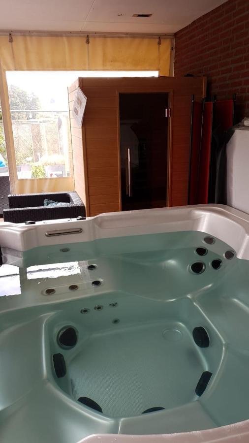 Het Gildehuis Met Sauna En Jacuzzi Stevensweert Екстер'єр фото