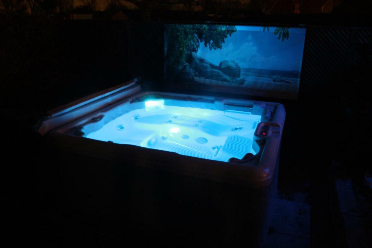 Het Gildehuis Met Sauna En Jacuzzi Stevensweert Екстер'єр фото