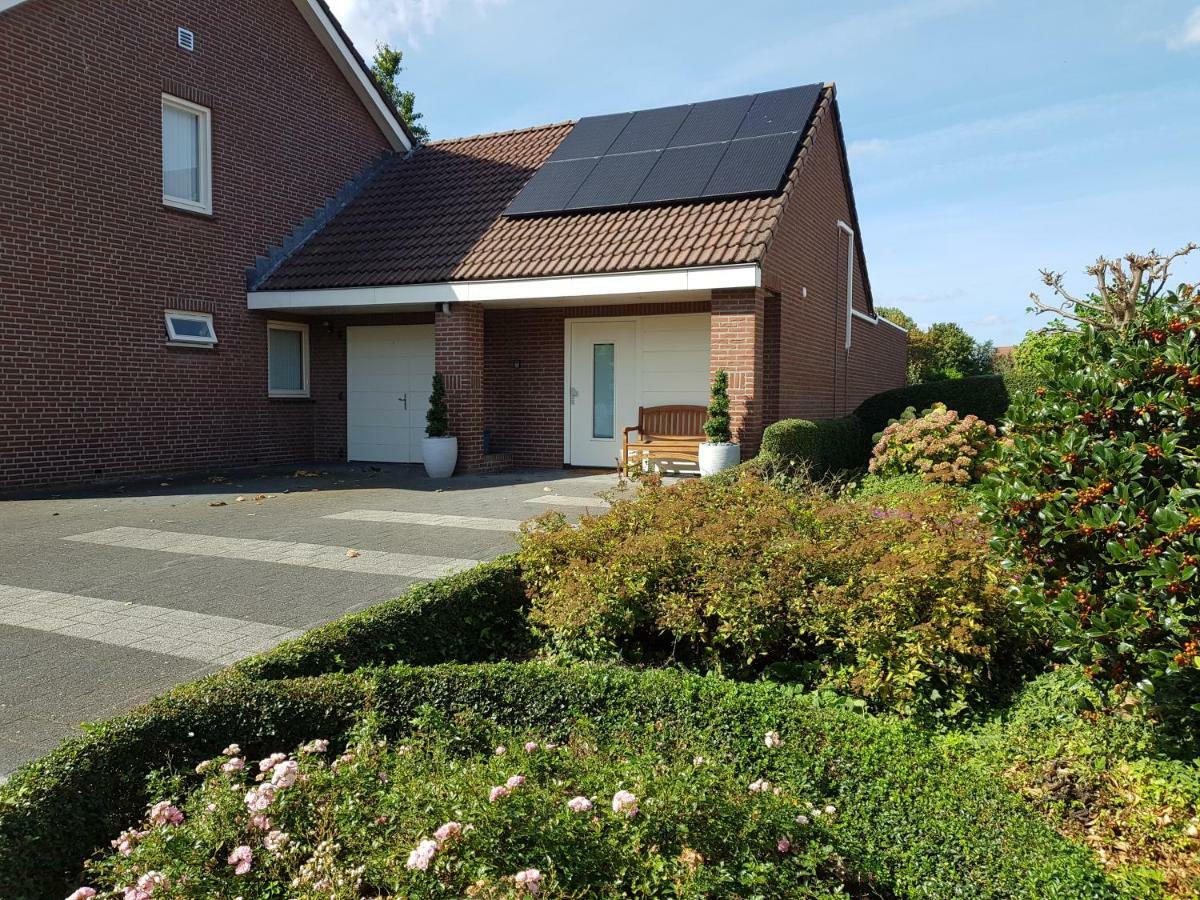 Het Gildehuis Met Sauna En Jacuzzi Stevensweert Екстер'єр фото
